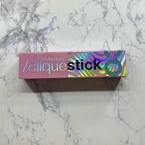 Toyfactory. Clique Stick Ultra-Pigment Eyeshadow Crayon in Vivid